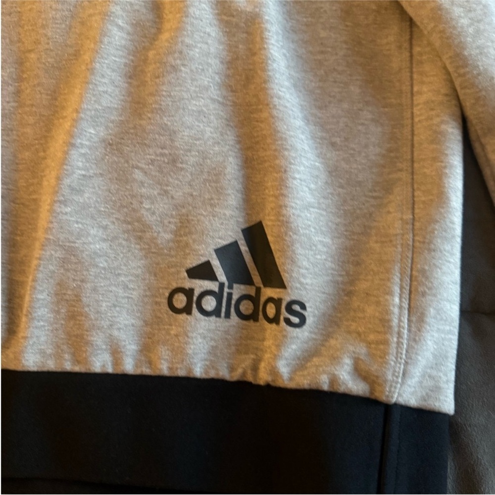 Adidas Gray Climalite Hoodie With Modern Skull ๐ On The Back NWOT - Picture 5 of 8